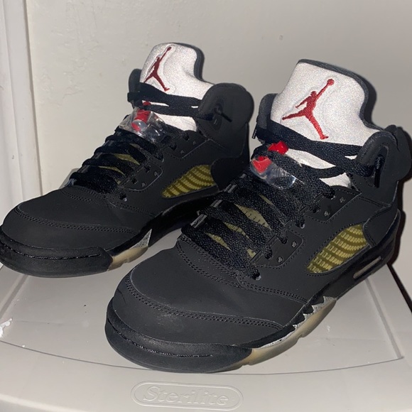 Jordans black retro 5/ size 7y. OFFER$ WELCOME - Picture 2 of 7